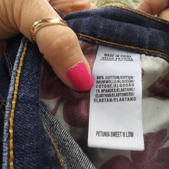 2076 Jeaniemade Size 30 Lucky Brand Bell-Bottoms - Picture 6 of 6